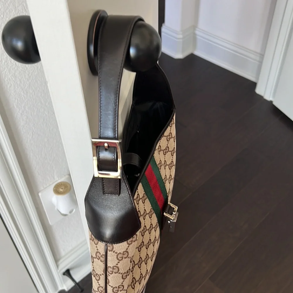 Small classic Gucci hand bag. Brown leather trim. - Picture 5 of 9